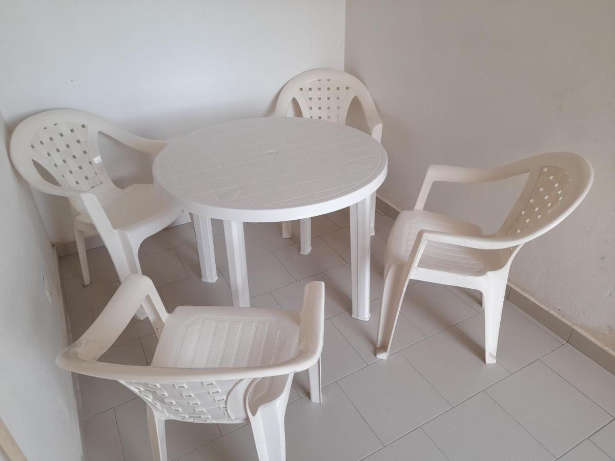 Appartement Familial Spacieux Avec Climatisation Ziguinchor Exteriör bild