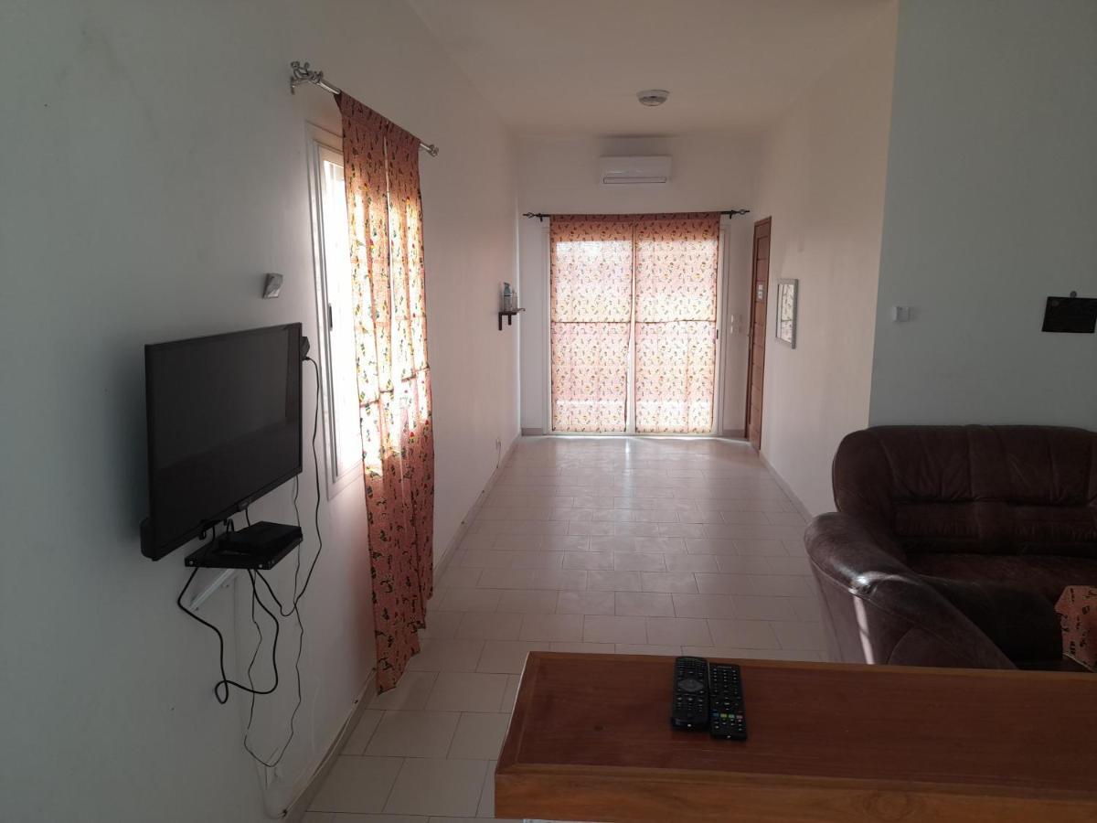 Appartement Familial Spacieux Avec Climatisation Ziguinchor Exteriör bild