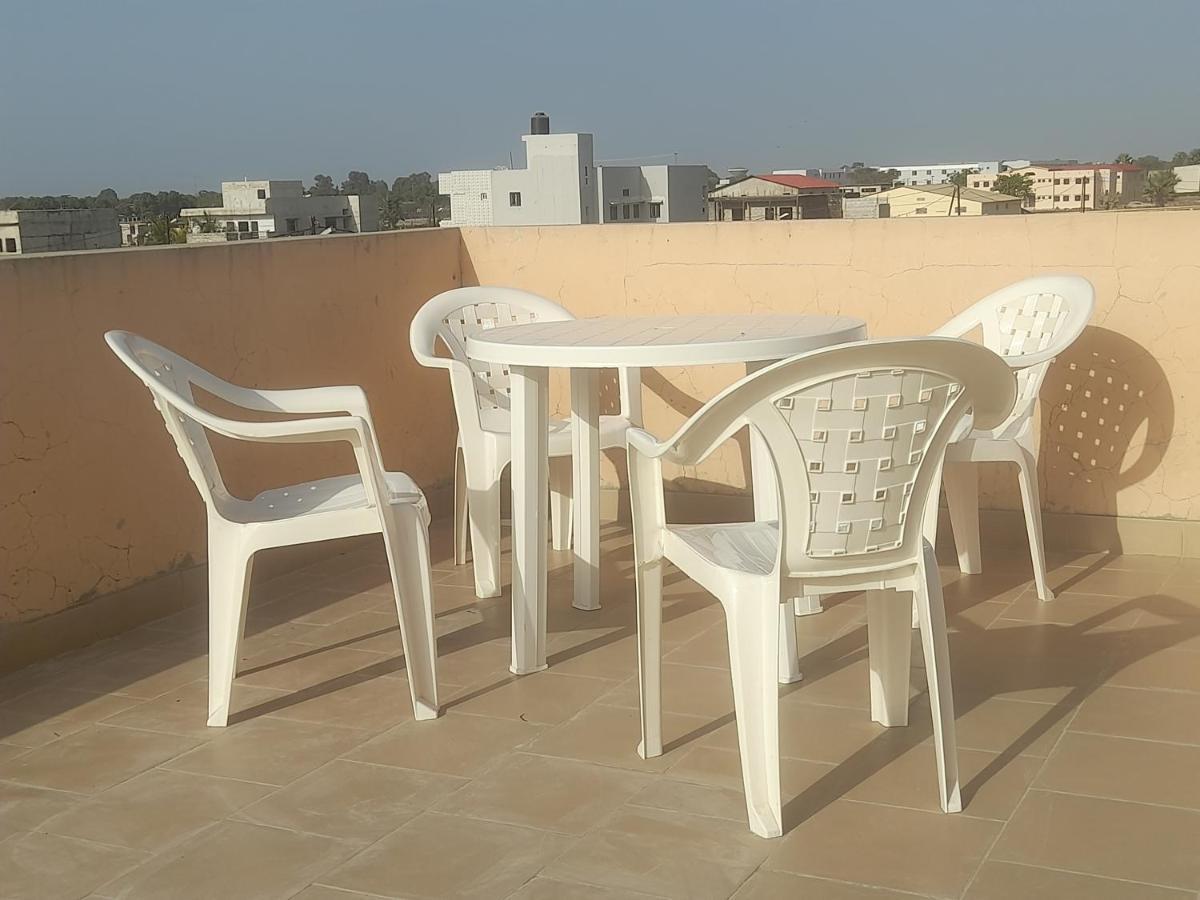 Appartement Familial Spacieux Avec Climatisation Ziguinchor Exteriör bild