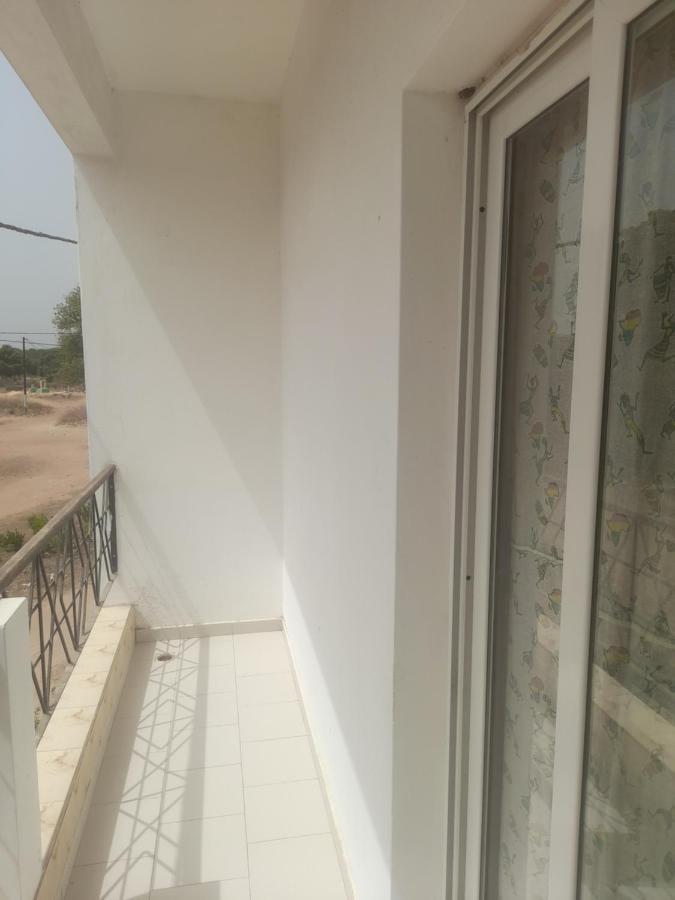 Appartement Familial Spacieux Avec Climatisation Ziguinchor Exteriör bild