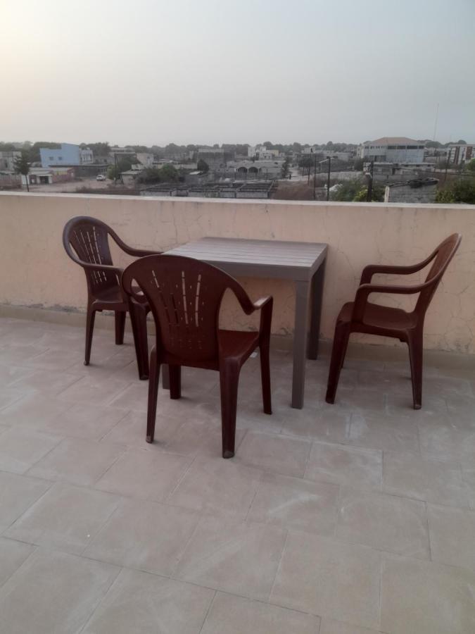 Appartement Familial Spacieux Avec Climatisation Ziguinchor Exteriör bild