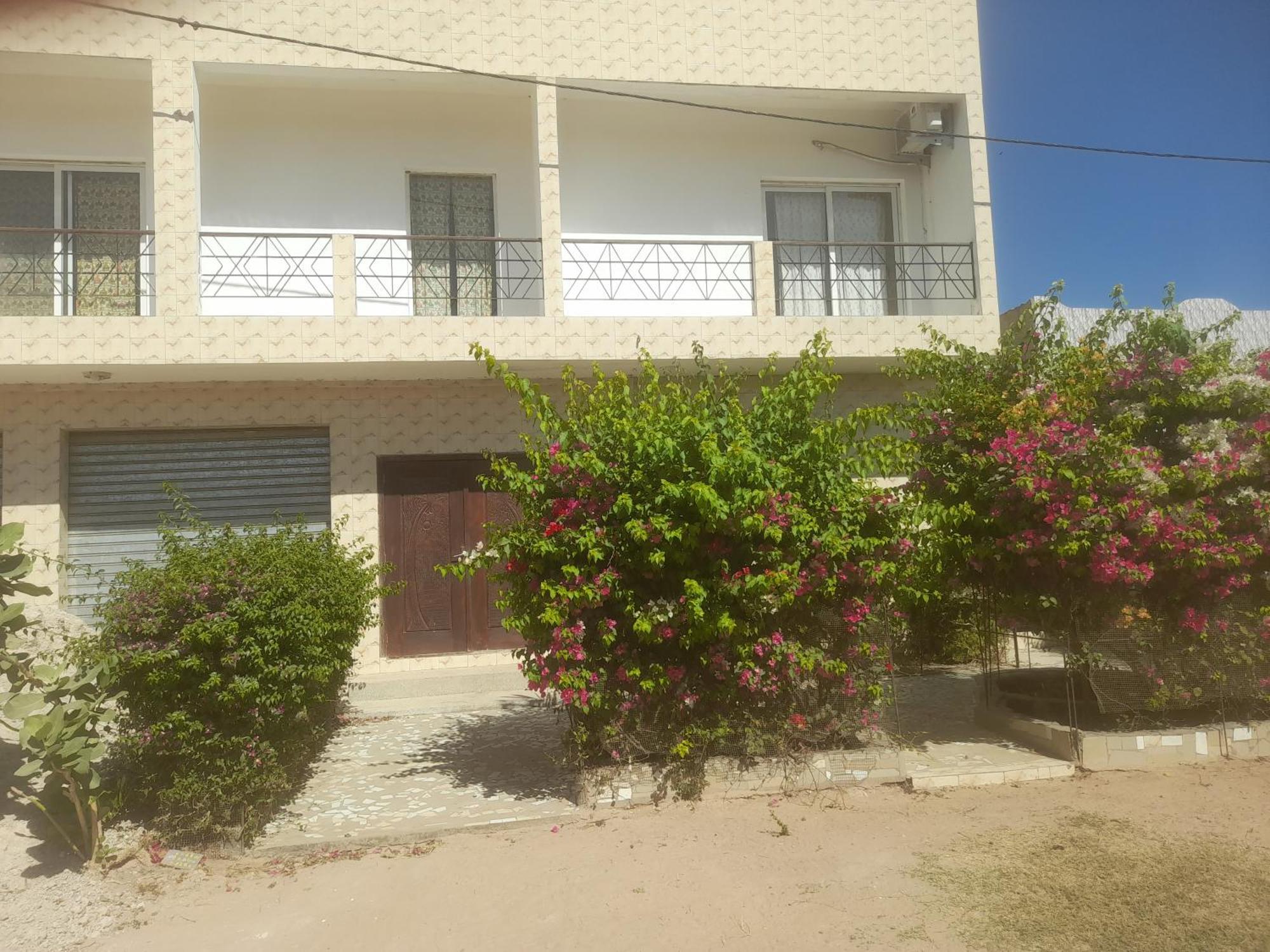 Appartement Familial Spacieux Avec Climatisation Ziguinchor Exteriör bild