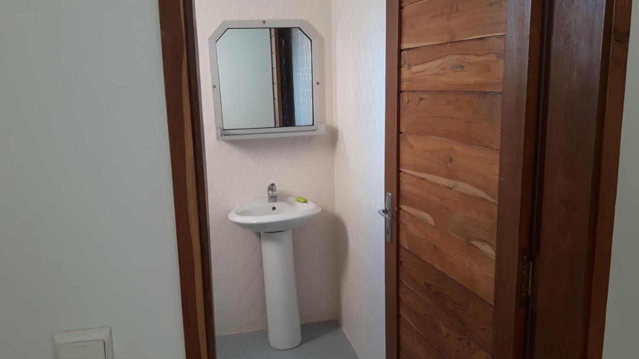 Appartement Familial Spacieux Avec Climatisation Ziguinchor Exteriör bild