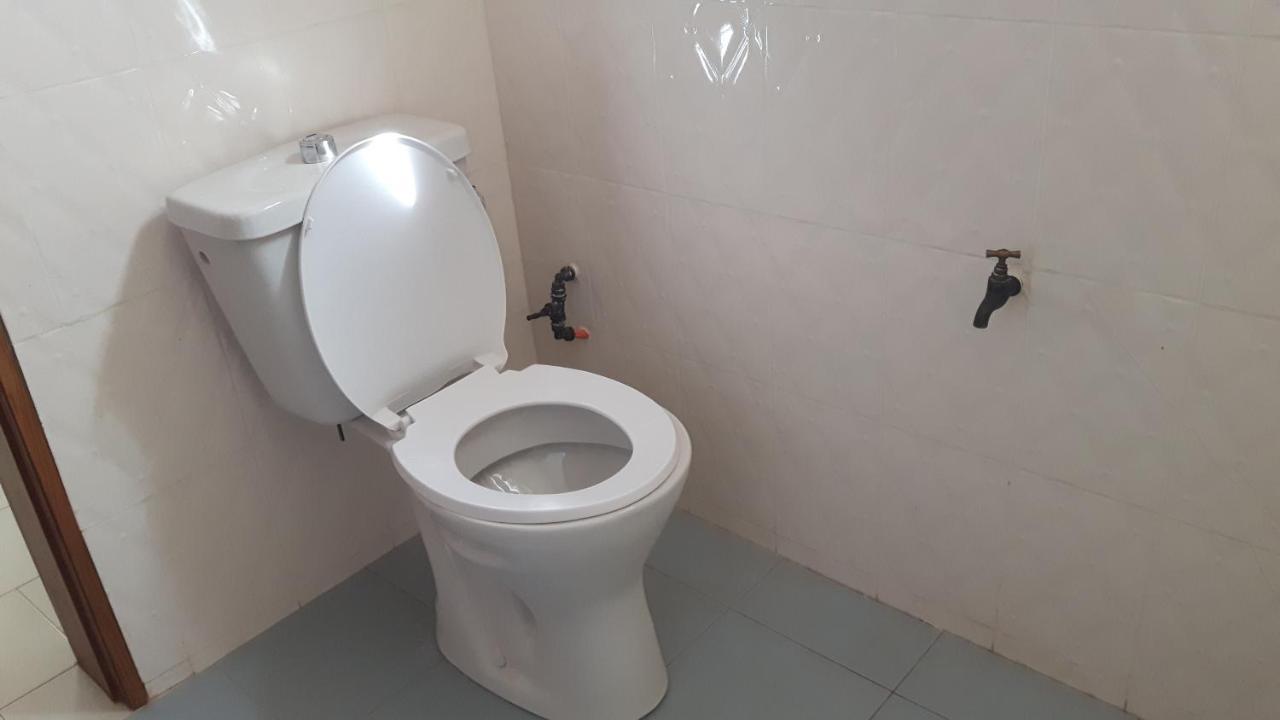 Appartement Familial Spacieux Avec Climatisation Ziguinchor Exteriör bild