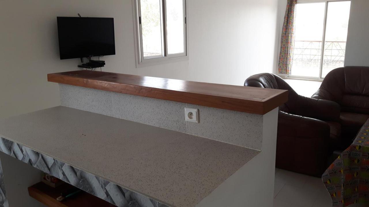 Appartement Familial Spacieux Avec Climatisation Ziguinchor Exteriör bild
