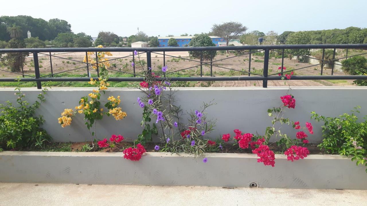 Appartement Familial Spacieux Avec Climatisation Ziguinchor Exteriör bild